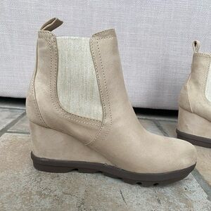 Serra Beige Wedge Suede Boots